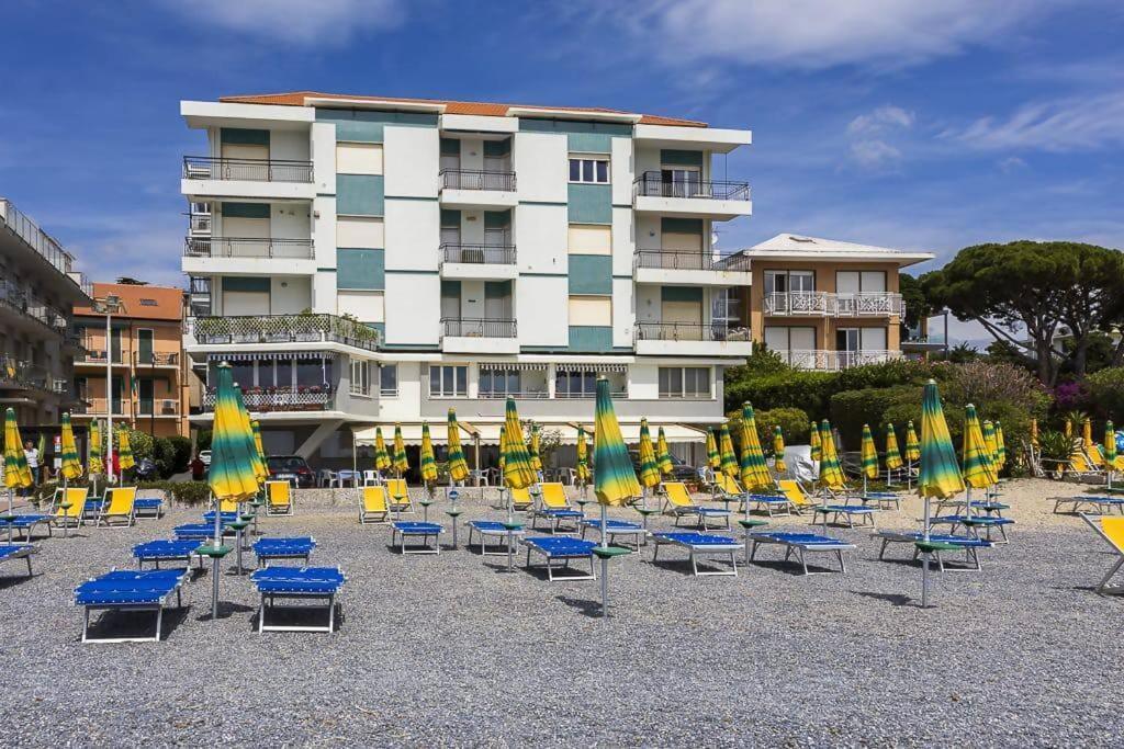 Appartamento Trilocale Vista Spiaggiamare Diano Marina Esterno foto